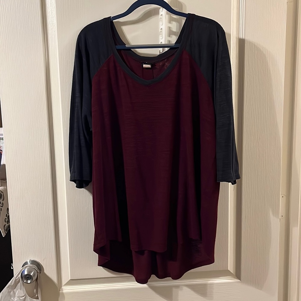 Torrid size 3 super cute grey and maroon 3/4 sleeve T-shirt.. like new!!